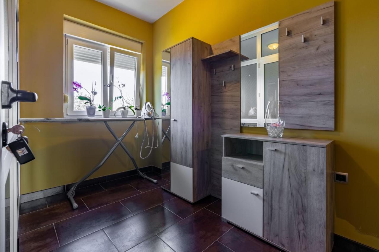 Rs Two Bedroom Apartment Sukosan Luaran gambar